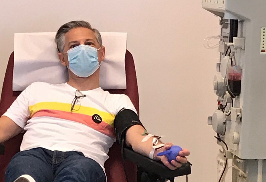 Andreas Gesche spendete beim DRK-Blutspendedienst Nord-Ost in Dresden mittels einer Plasmaspende Antikörper für die Behandlung von Covid-19-Patienten