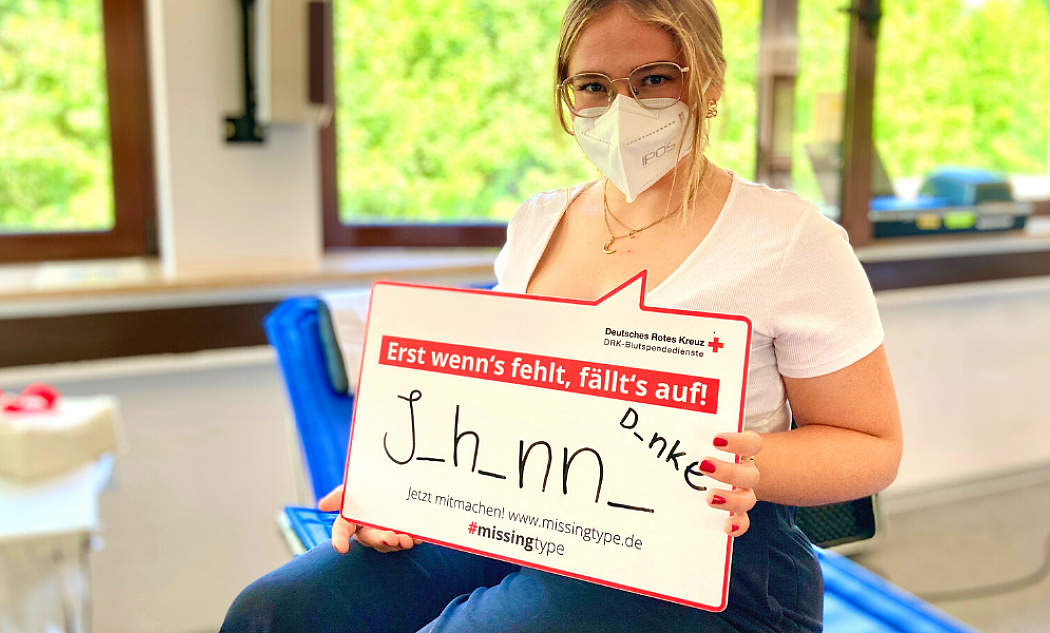 Studentin Johanna Lahrmann bei der Blutspende am Weltblutspendertag 2021