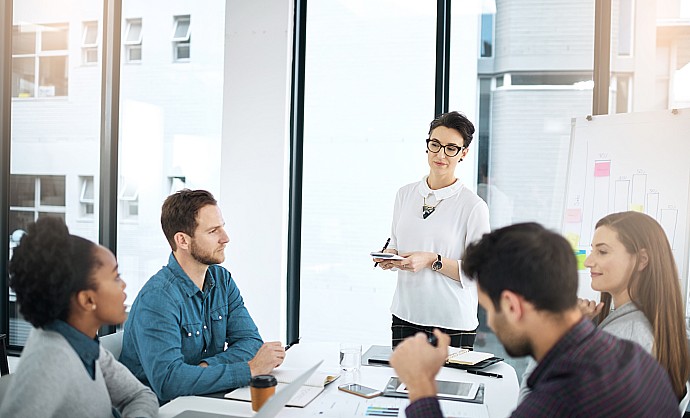 gruppe-wissenschaftler-forschung-studien-blutspende