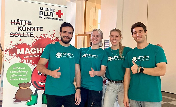 gruppenbild-uni challenge-studentinnen-blutspende-erstspender