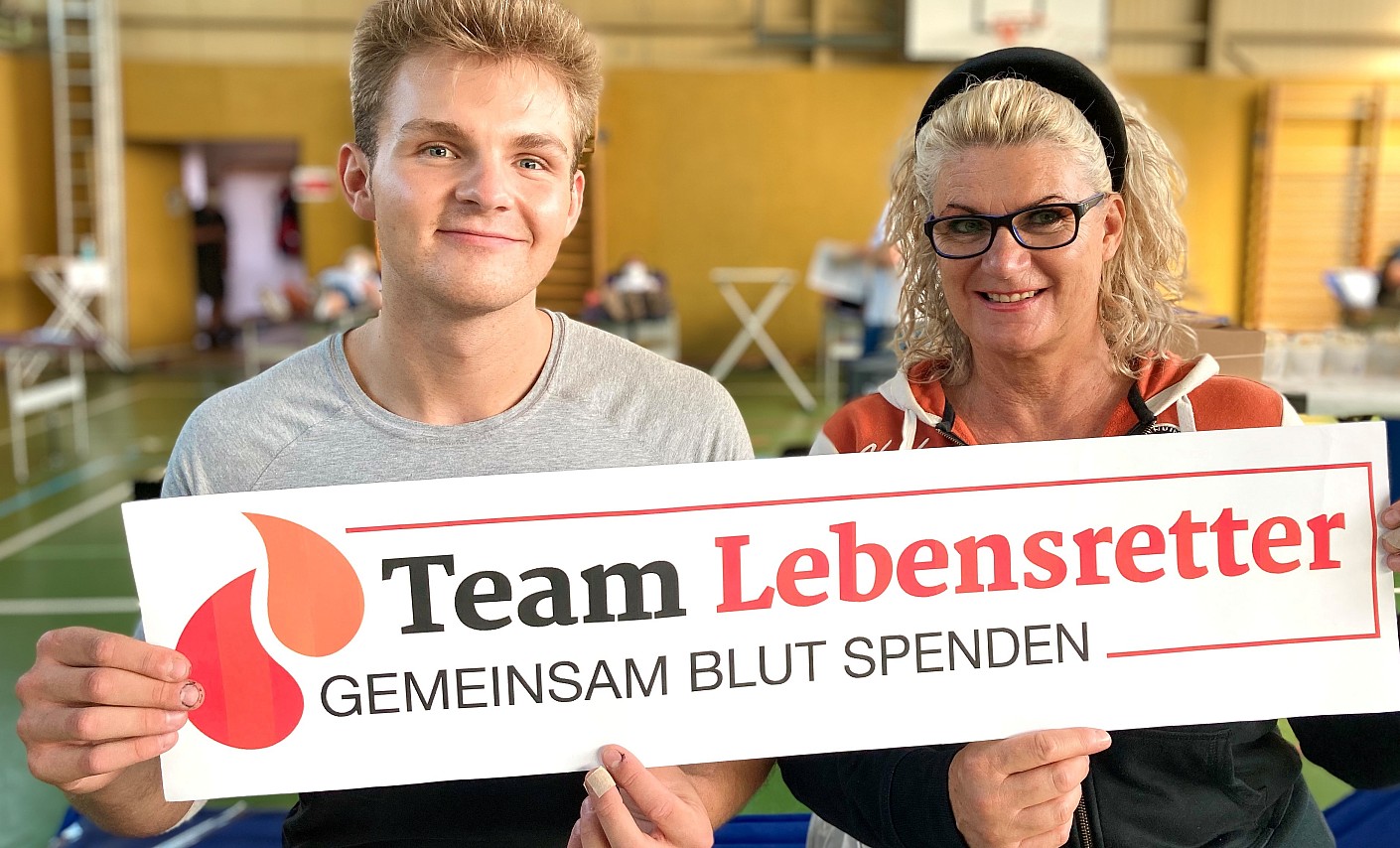 Team Lebensretter Christine Brandt und ihr Sohn Erstspender Nikolas Fischer