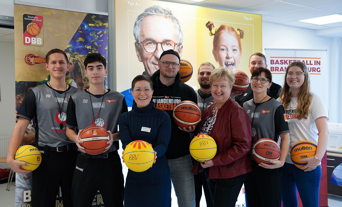 Auftakt zur Kooperation Basketball mit den beteiligten Akteuren