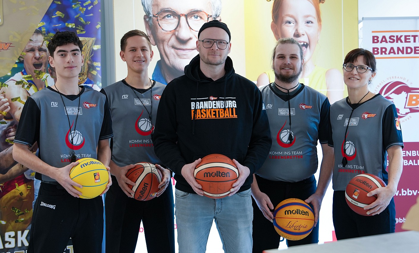 Blutspenden sind Fairplay Basketball-Schiedsrichter*innen mit Rico Witschas