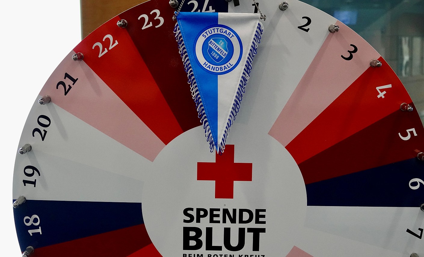 Das Blutspende- Glücksrad beim Heimspiel des TVB Stuttgart Das Blutspende- Glücksrad beim Heimspiel des TVB Stuttgart