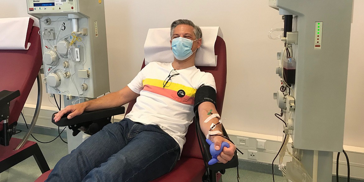 Andreas Gesche spendete beim DRK-Blutspendedient Nord-Ost in Dresden mittels einer Plasmaspende Antikörper für die Behandlung von Covid-19-Patienten