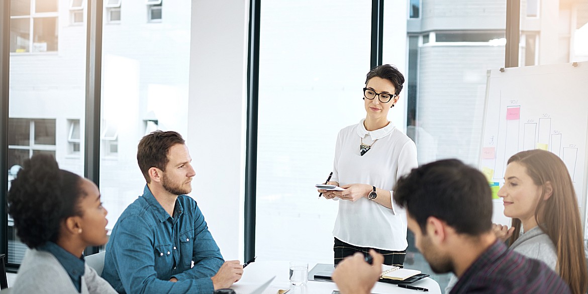 gruppe-wissenschaftler-forschung-studien-blutspende