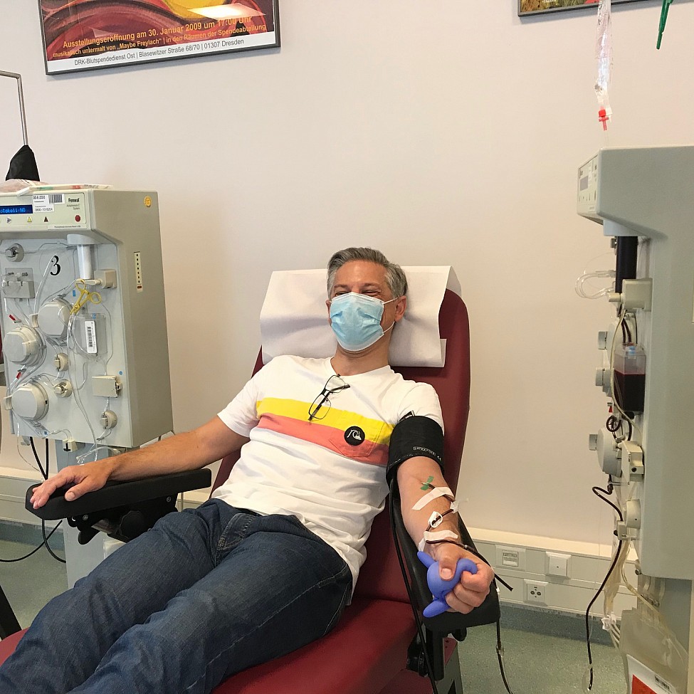 Andreas Gesche spendete beim DRK-Blutspendedient Nord-Ost in Dresden mittels einer Plasmaspende Antikörper für die Behandlung von Covid-19-Patienten