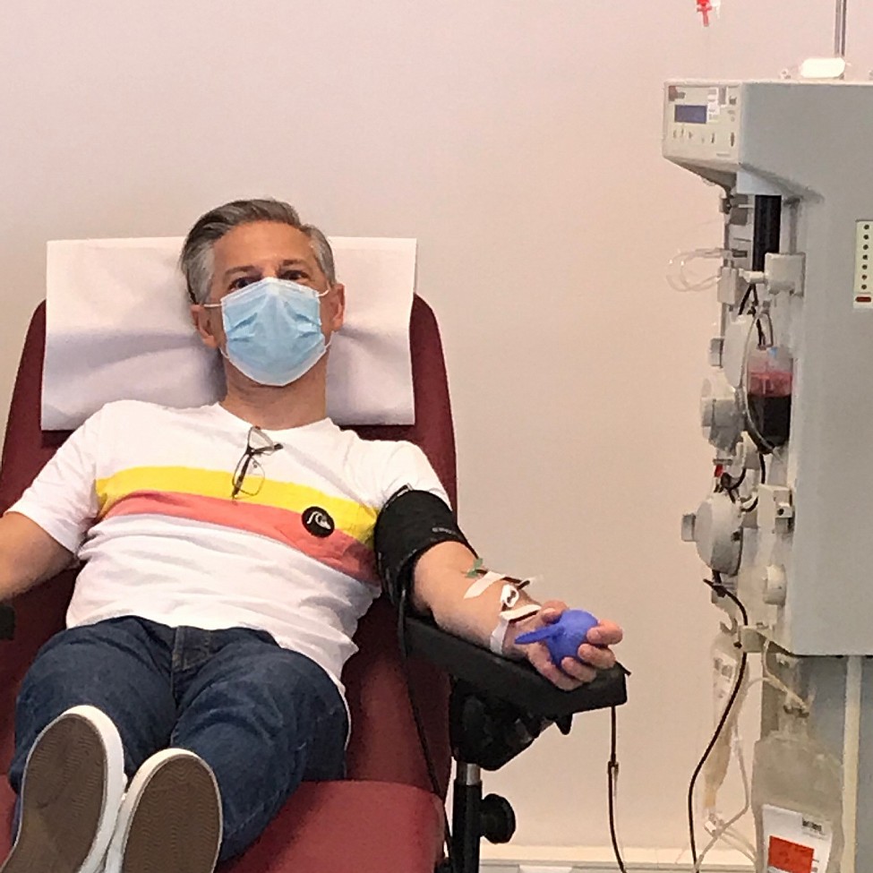 Andreas Gesche spendete beim DRK-Blutspendedienst Nord-Ost in Dresden mittels einer Plasmaspende Antikörper für die Behandlung von Covid-19-Patienten