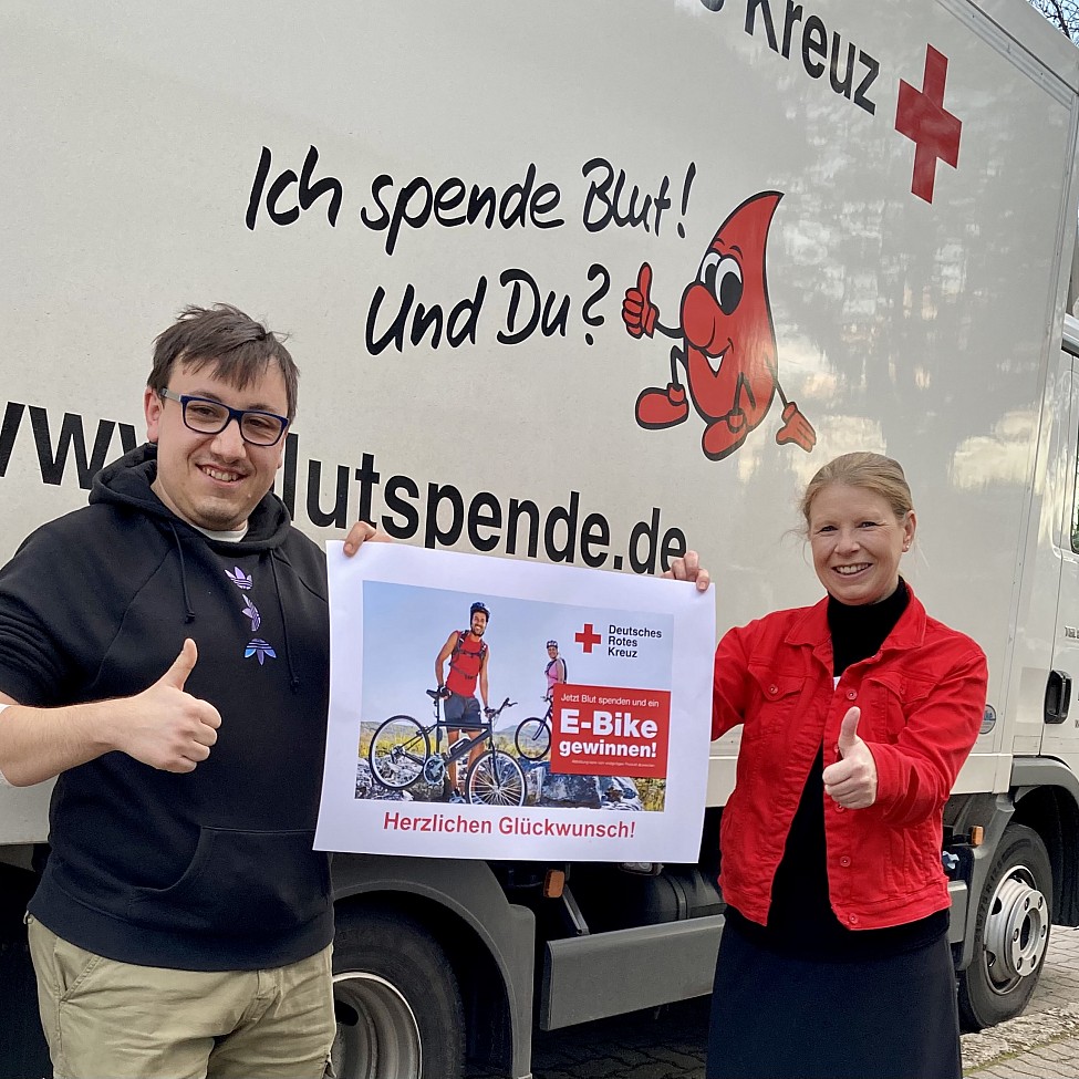 Blutspender aus Hamburg gewinnt E-Bike bei Verlosung vom DRK-Blutspendedienst