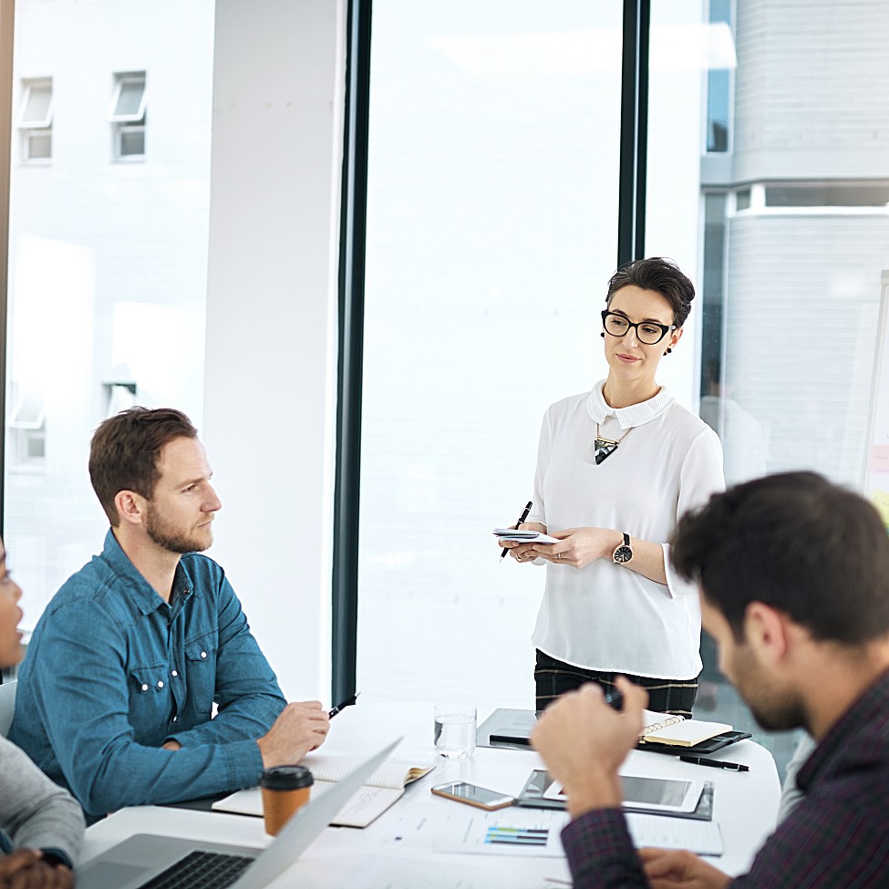 gruppe-wissenschaftler-forschung-studien-blutspende