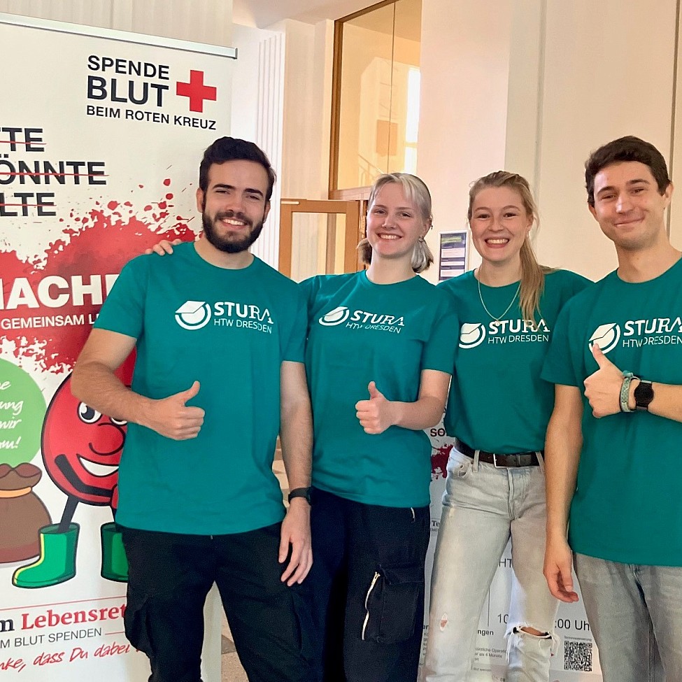 gruppenbild-uni challenge-studentinnen-blutspende-erstspender